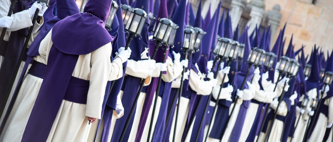 Procesión de la Cofradía del Vía Crucis en la Semana Santa de Zamora (1 de 5)